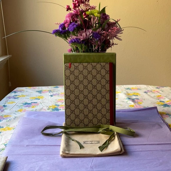 🐱 📒 GUCCI LARGE CAT NOTEBOOK 📒🐱 - Picture 6 of 16